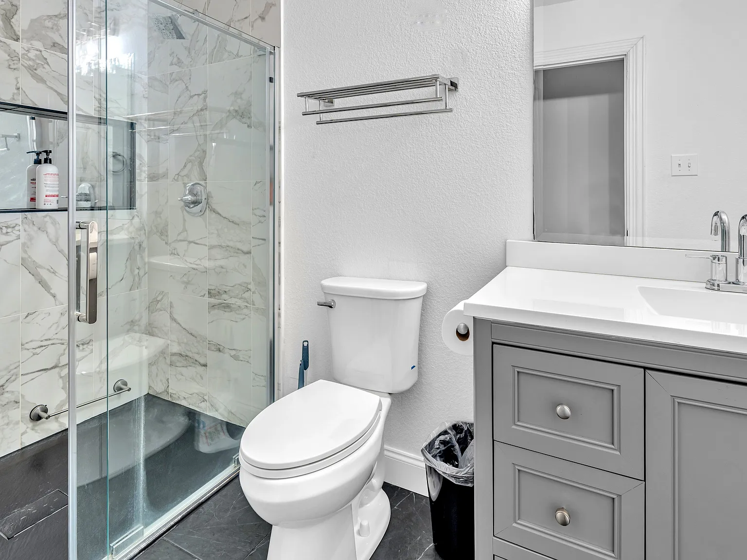 4 bed, 3062 sqft, $3,500 — Photo 3