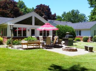 432 E Westwood Dr, Adrian, MI