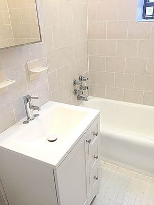 2nd image of 618 Park Pl APT 4L