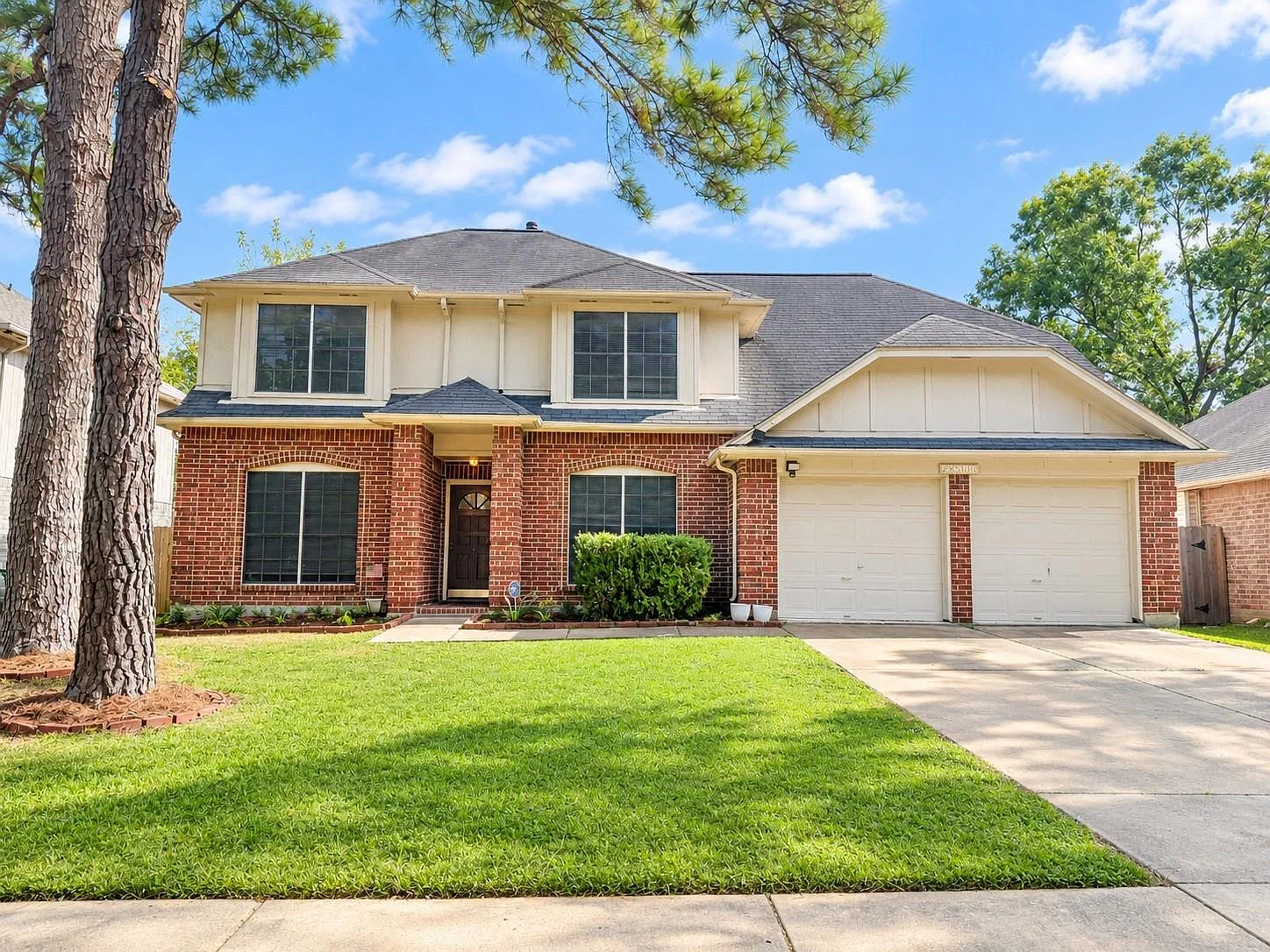 5 bed, 2.5 bath, 2560 sqft, $2,090 — Photo 1
