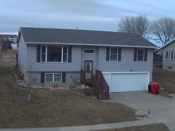 641 Augusta Cir, Yankton, SD 57078