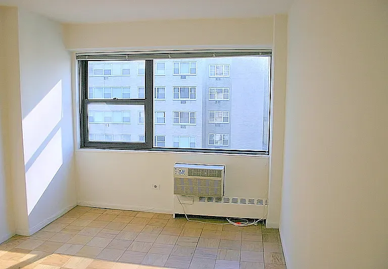 330 E 46th St #9J — Photo 4