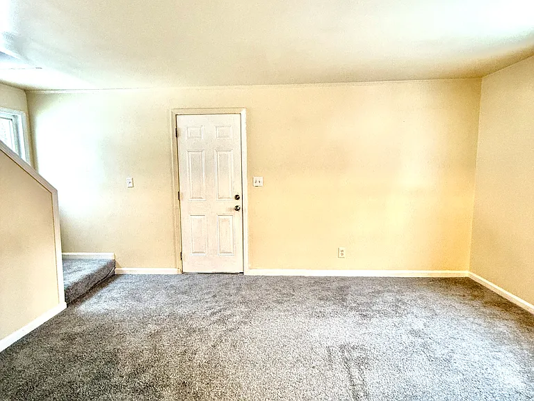 31477 Alcona Ct — Photo 4