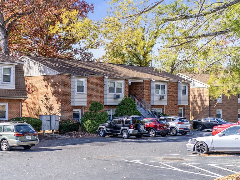 Hillcrest — Photo 21