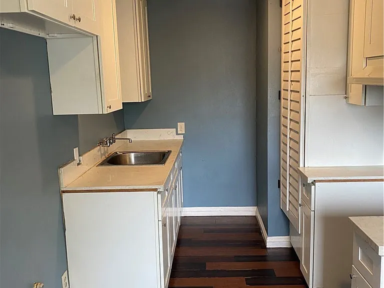 7055 S La Cienega Blvd — Photo 3