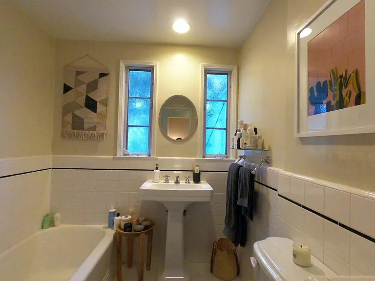 2285 N Beachwood Dr #6 — Photo 27