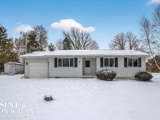 8 Lila St, Peck, MI 48466