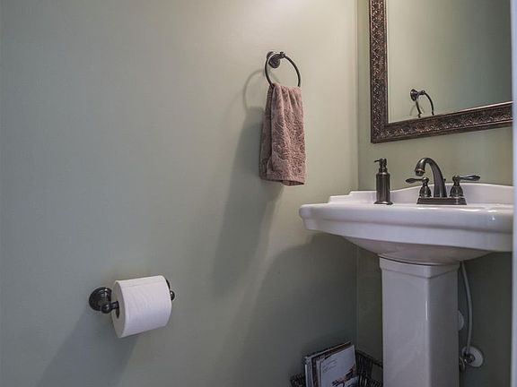 5th image of 3178 Jenkins Dr
