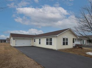 13 Random Rd, Douglassville, PA 19518