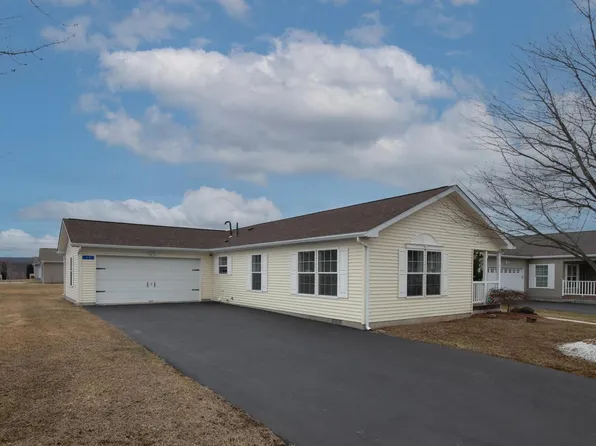13 Random Rd, Douglassville, PA 19518