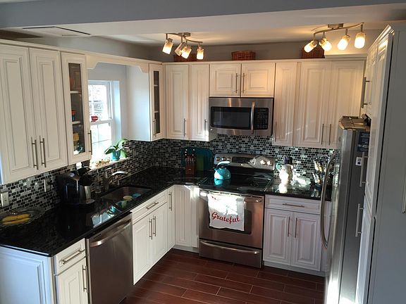 Another view of the kitchen. Dimensions 8'x10' approx.