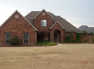 17 NW Shadow Lake Rd, Lawton, OK 73505