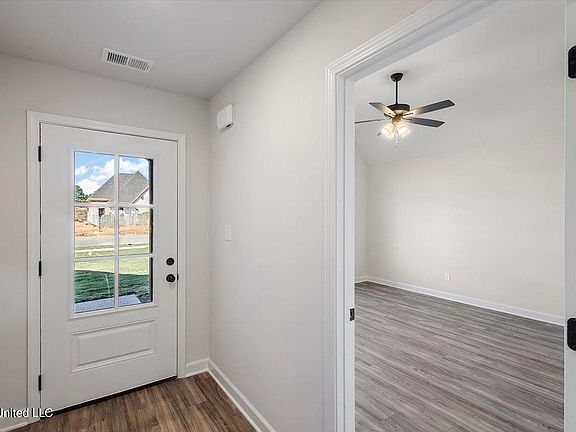5th image of 2115 Dela Dr