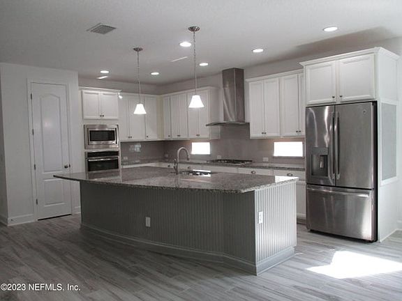 5th image of 289 Palm Breeze Dr