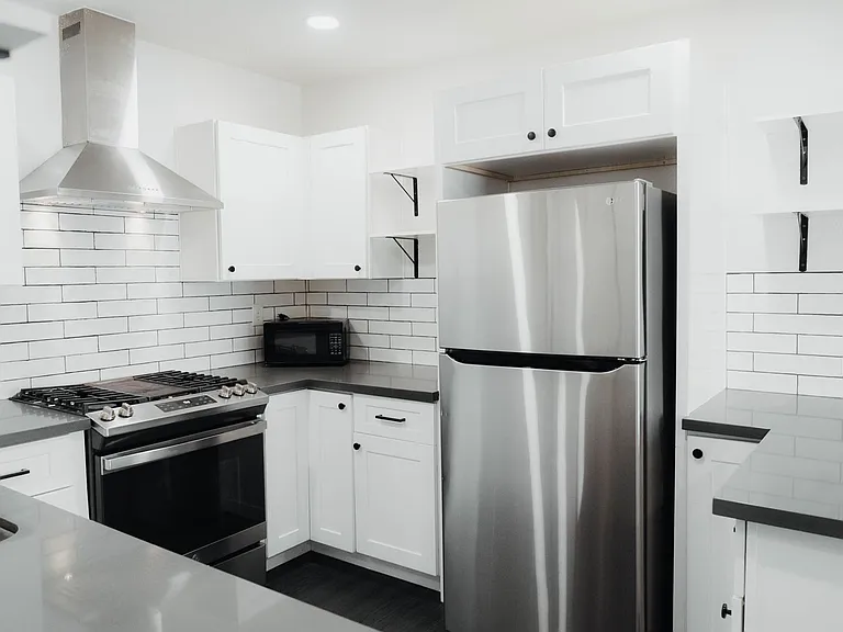 3808 E Polk St — Photo 1