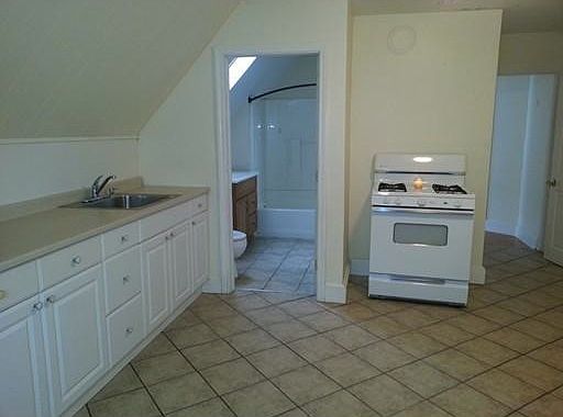 2nd image of 11 Avon St