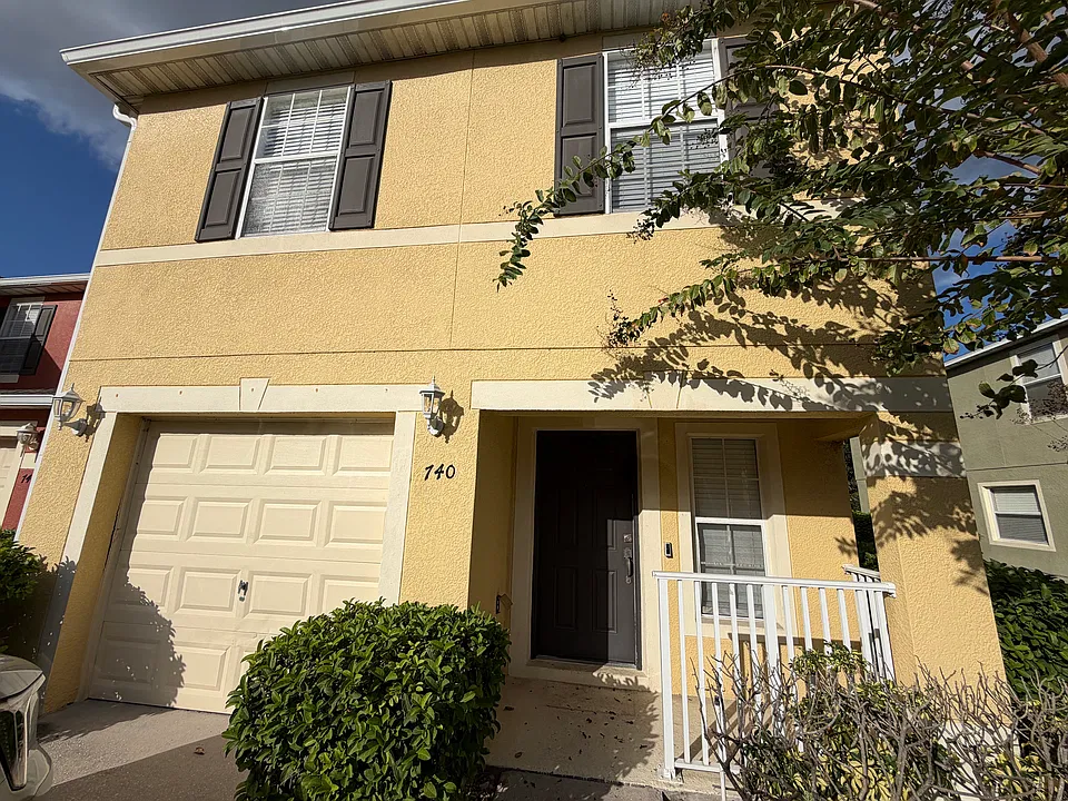 740 Cresting Oak Cir
