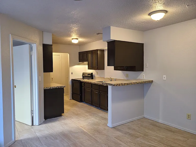 6106 SE 46th St #1 — Photo 5