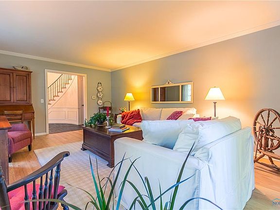 4th image of 108 Secor Woods Ln
