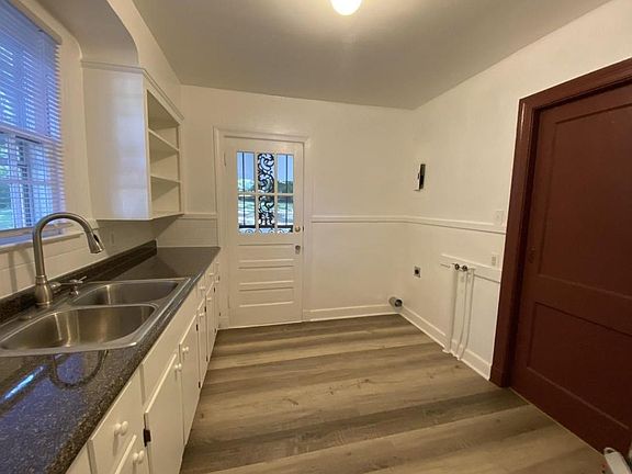 5th image of 556 Lundee St