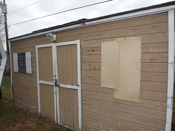 3rd image of 24 Avenue Ave E