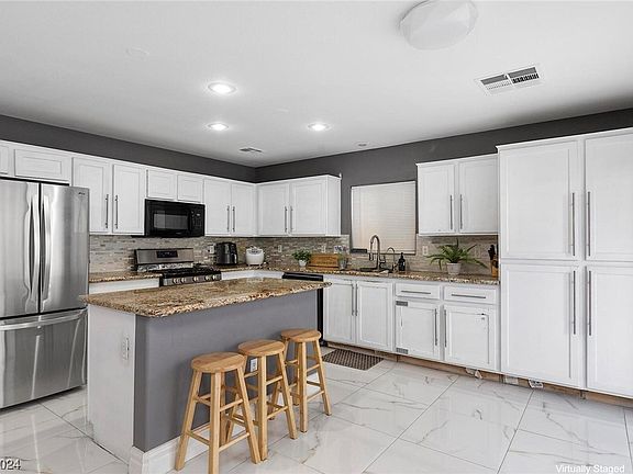 2nd image of 4788 Essen Ct