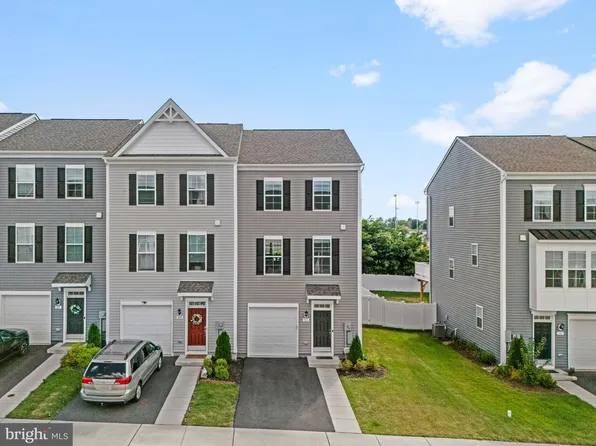 93 Union Ridge Dr, Charles Town, WV 25414