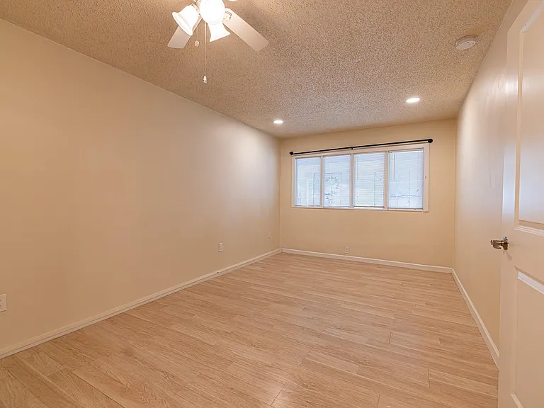 4113 Edison St — Photo 10