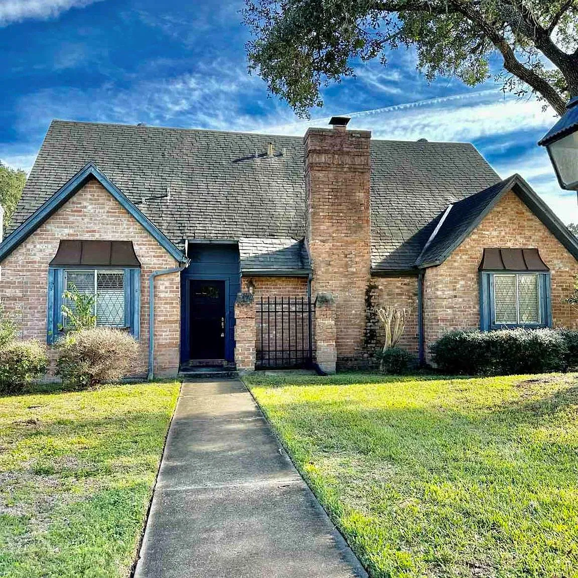 4 bed, 2.5 bath, 2204 sqft, $2,095 — Photo 1
