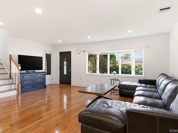 2nd image of 557 Woodbury Road