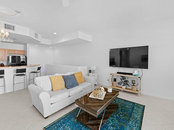4th image of 10520 SW Stephanie Way SW #2-203