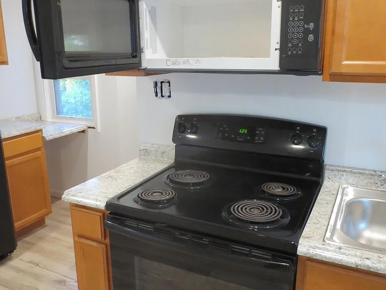 2421 Beechwood Blvd #C — Photo 17