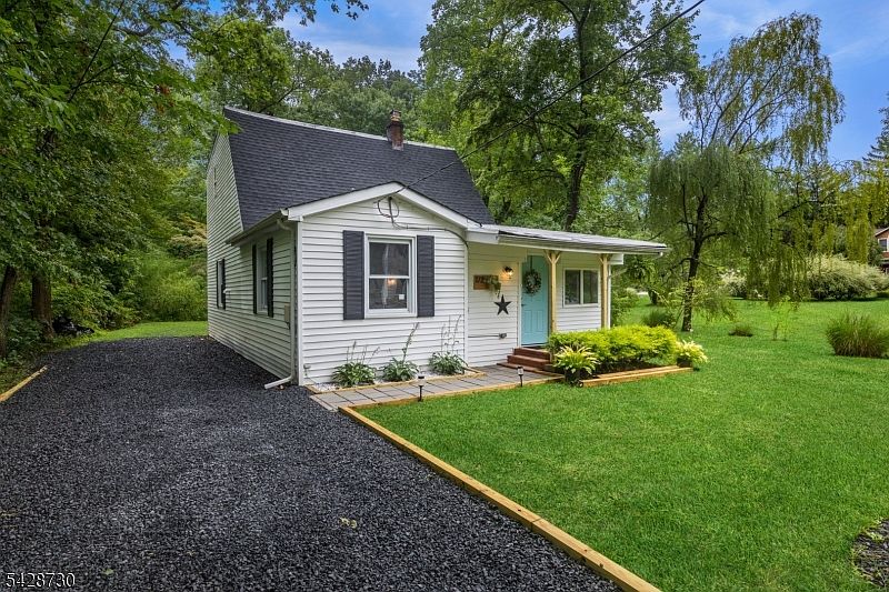 1st image of 173 Bungalow Ter