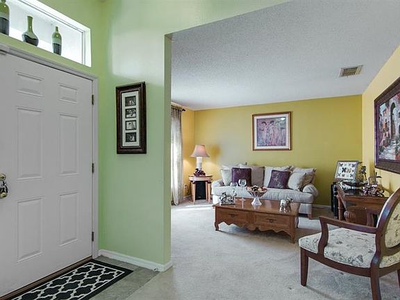 2nd image of 1915 Summit Oak Cir