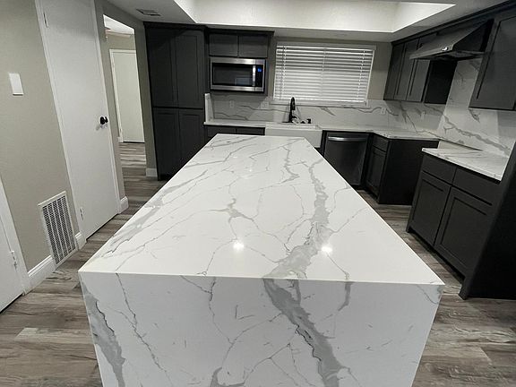 Waterfall edge Island in the modern kitchen