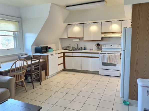 25 Garrison Rd APT 3, Brookline, MA 02445
