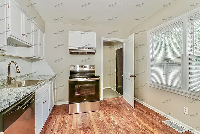 1512 Sharon Dr — Photo 5