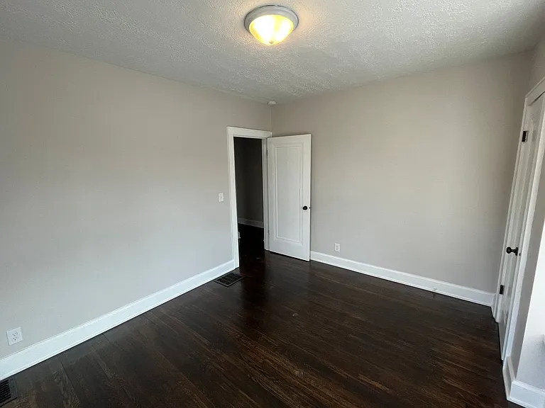 465 E Hudson St — Photo 11