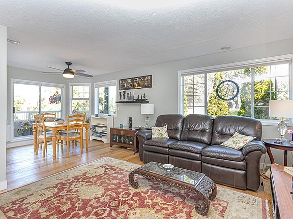 2nd image of 1220 Fort St #101