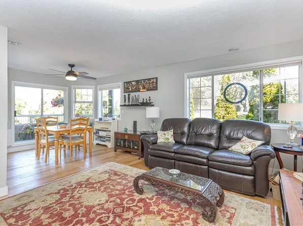 1220 Fort St #101, Victoria, BC V8V 3L2