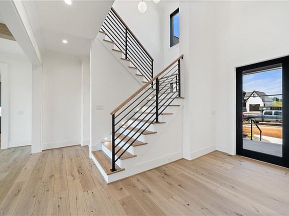 4th image of 733 Royal Jasmine Ct