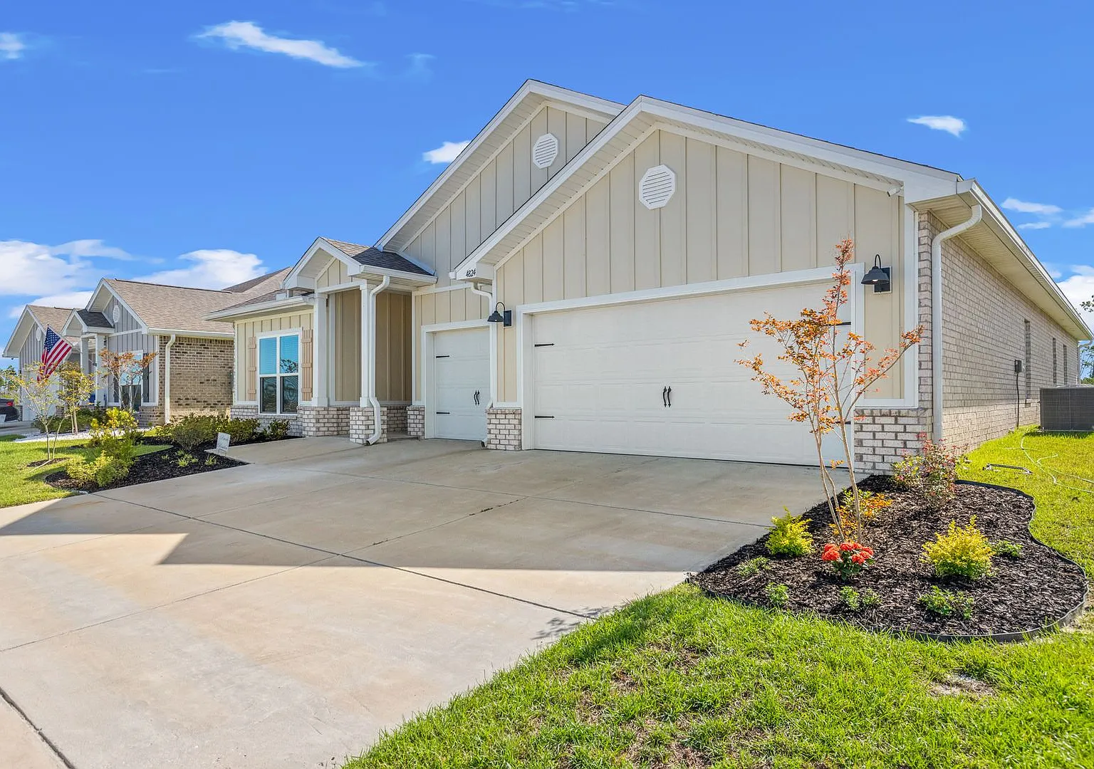Panama City Titus Park 3-Car Garage House — Photo 3