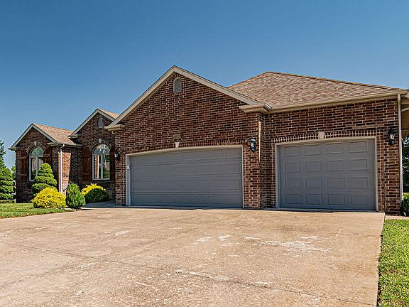 3rd image of 3561 W Driftwood Street