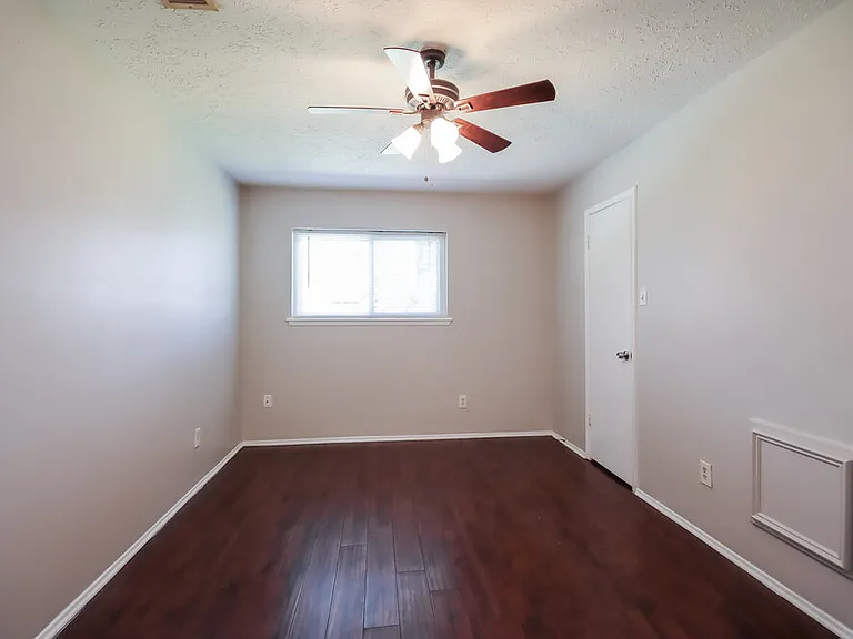 502 Hildred Ave — Photo 8