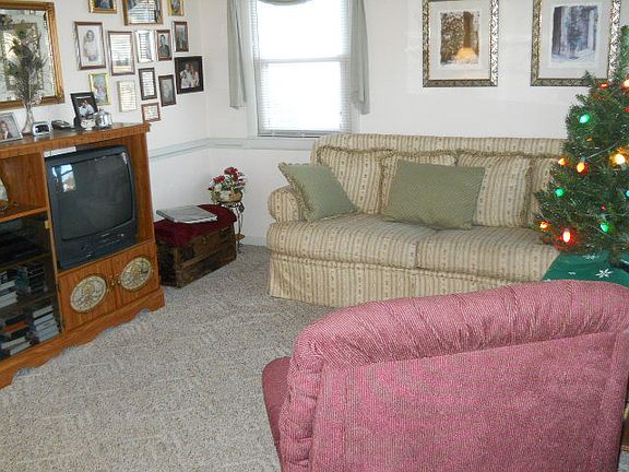 3rd image of 701 Cleveland St