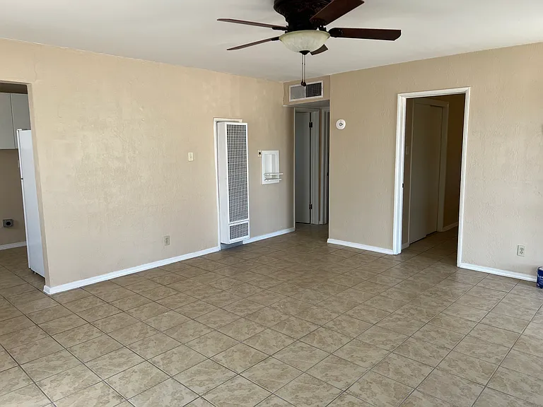 2332 Tremont Ave — Photo 4