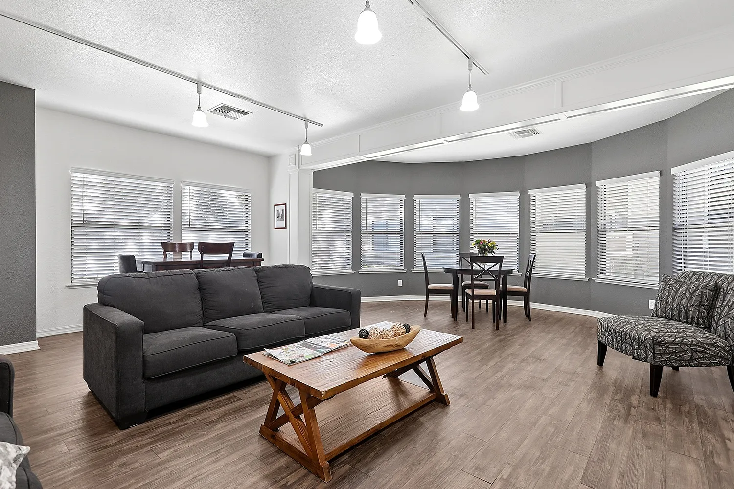 California Place Apartments — Photo 4