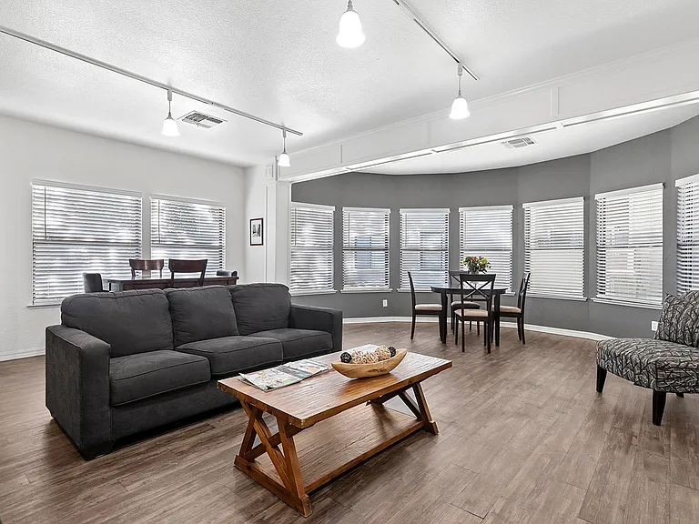 California Place Apartments — Photo 4