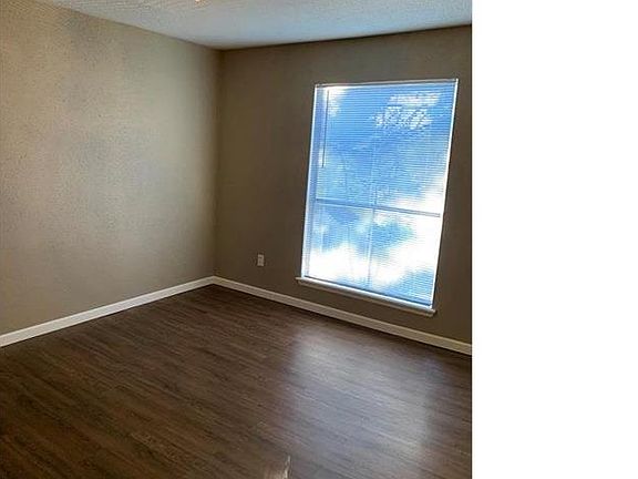 5th image of 5625 Antoine Dr #1510