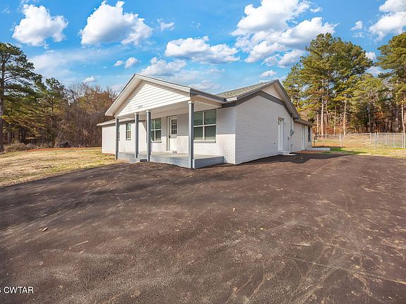 3rd image of 3950 Newcastle Dr